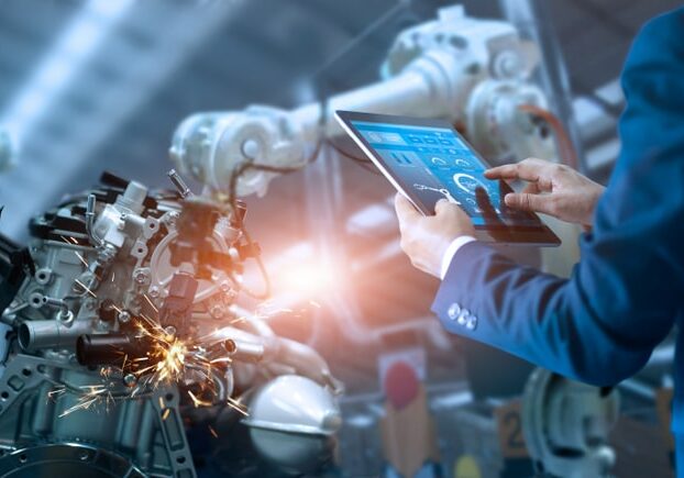 Manager,Engineer,Check,And,Control,Automation,Robot,Arms,Machine,In